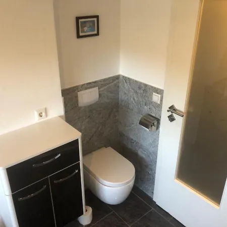 Dachgeschosswohnung-15min Vom Europa Park Entfernt * كنزنغن