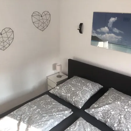 Dachgeschosswohnung-15min Vom Europa Park Entfernt Appartamento *
