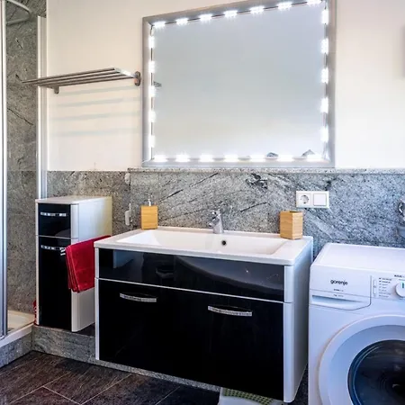 Dachgeschosswohnung Mit Klimaanlage-15min Vom Europa Park Entfernt Kenzingen