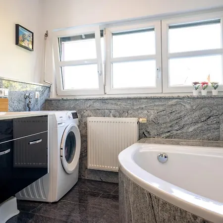 Dachgeschosswohnung Mit Klimaanlage-15min Vom Europa Park Entfernt Daire